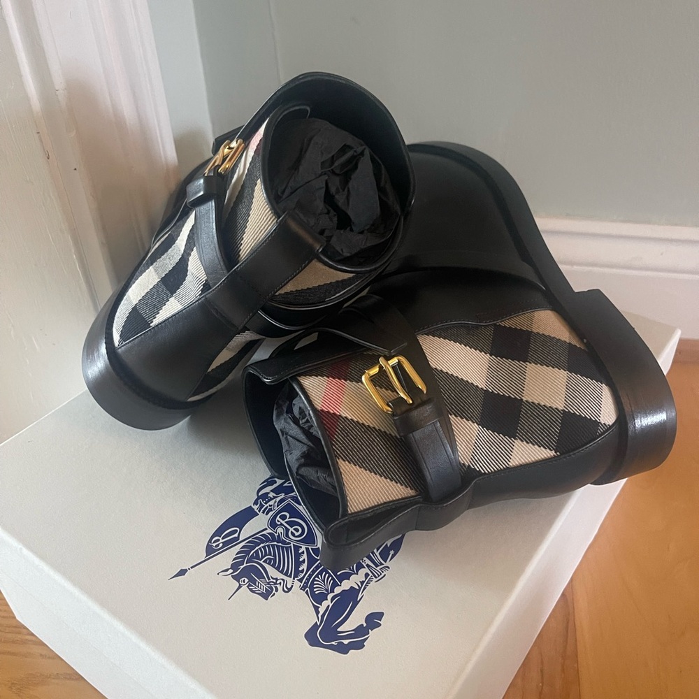 Burberry Boots Size 9 new, never worn - Picture 5 of 10